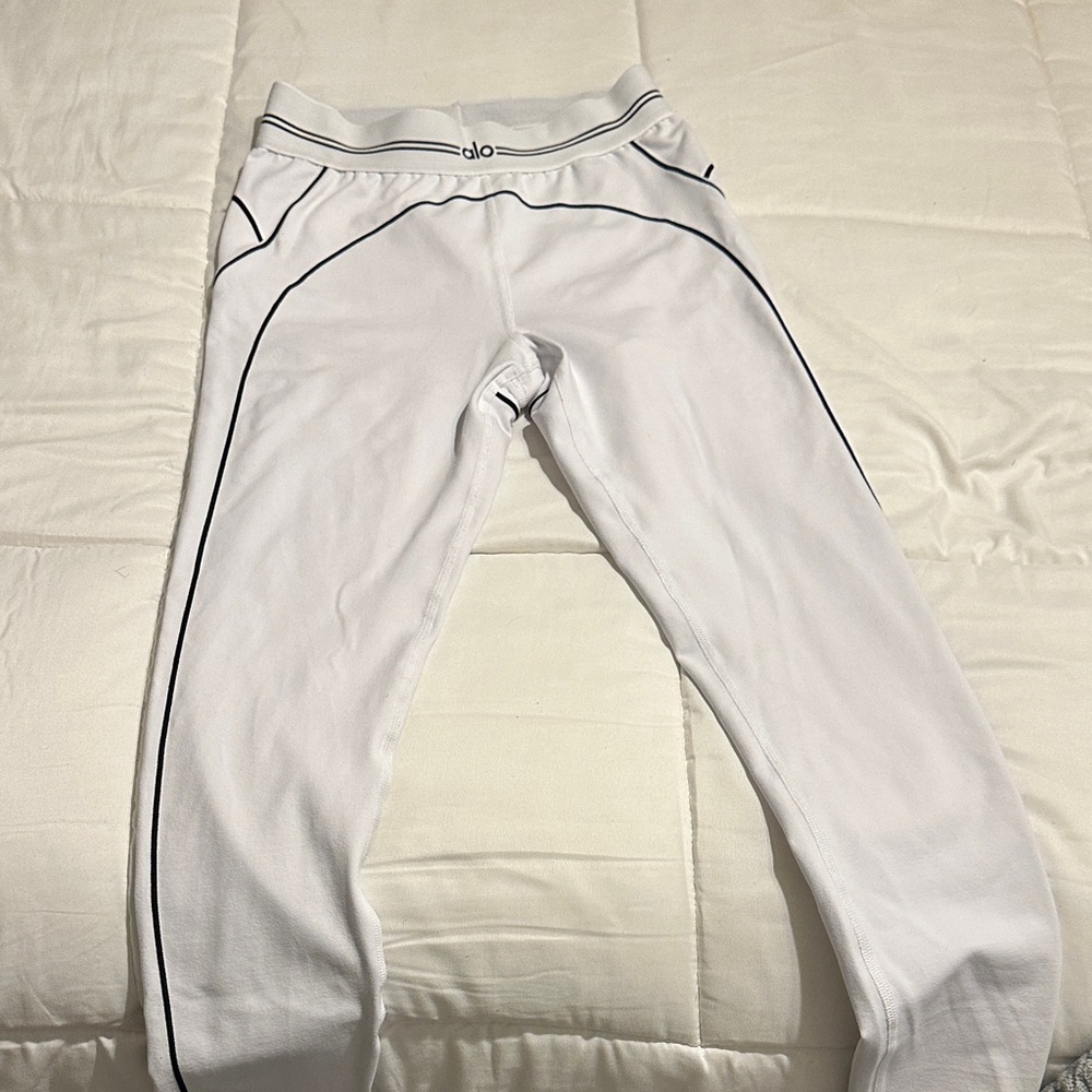 ALO Yoga women’s  White Leggings with Black Trim